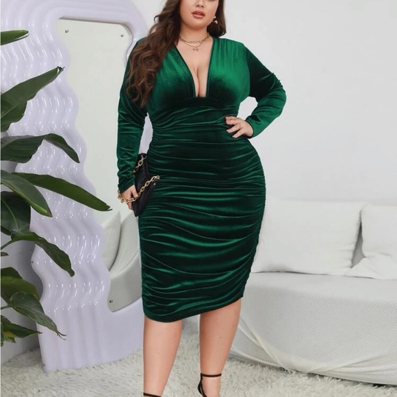Plus Size Luxe Velvet Ruched Deep Plunge V Neck Evening Party Bodycon Dress - Picture 9 of 16